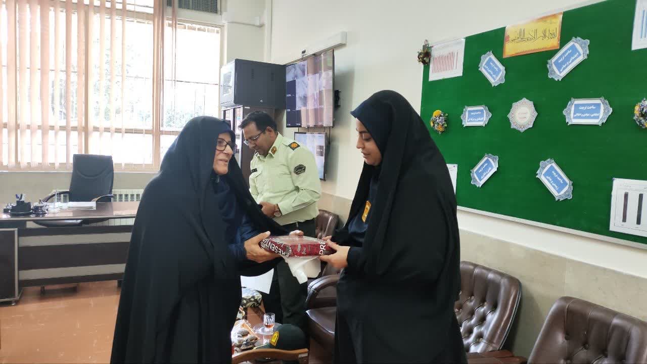 بزرگداشت هفته نیروی انتظامی و دعوت از پرسنل کلانتری 131 شهر ری